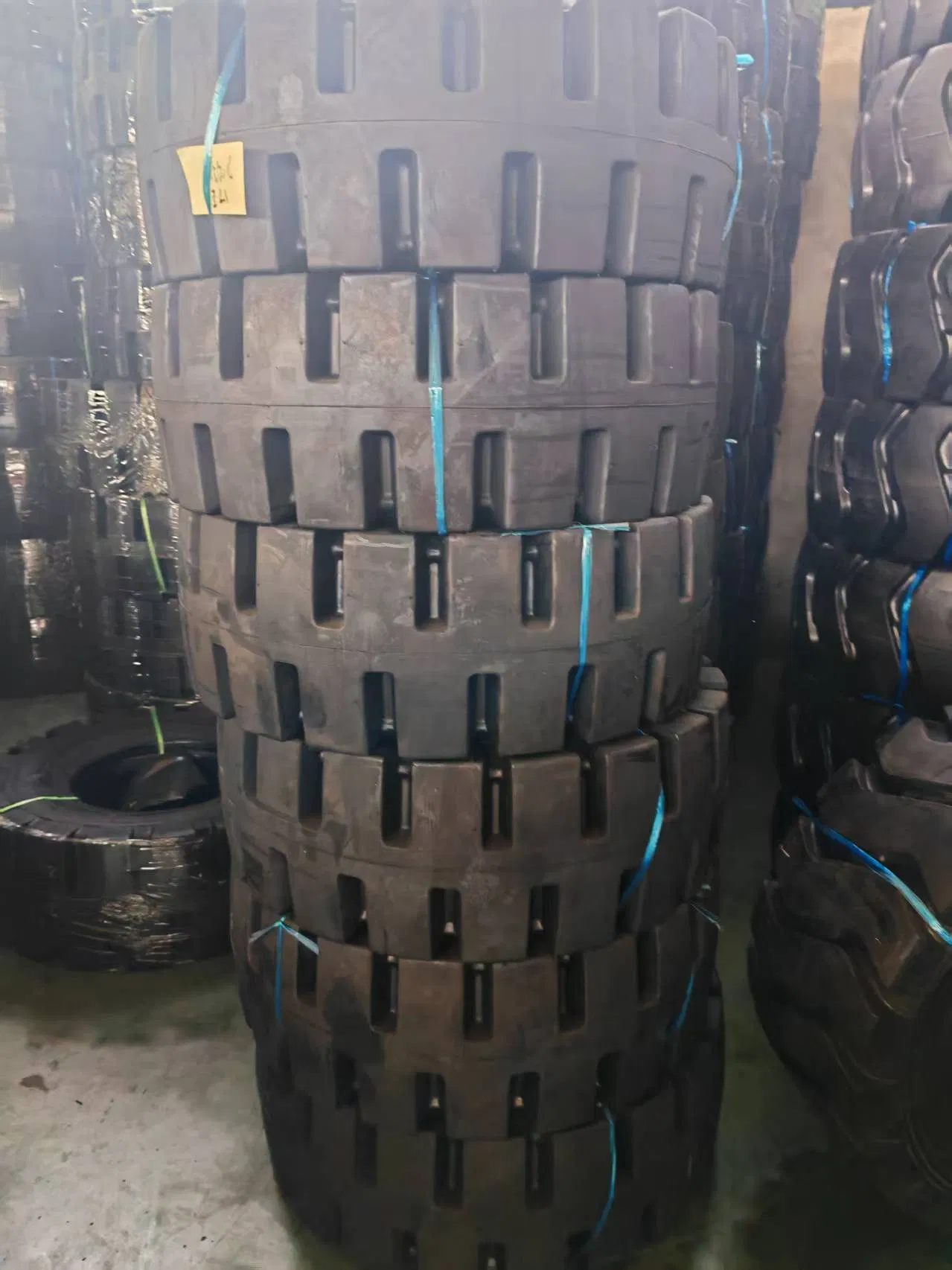 Radial Loader Bias Offroad Truck Industrial Wholesale Nylon Heavy-Duty OTR Tire 20.5/70r16