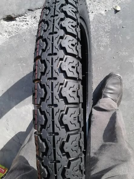 Шины бескамерные для мотоциклов и скутеров