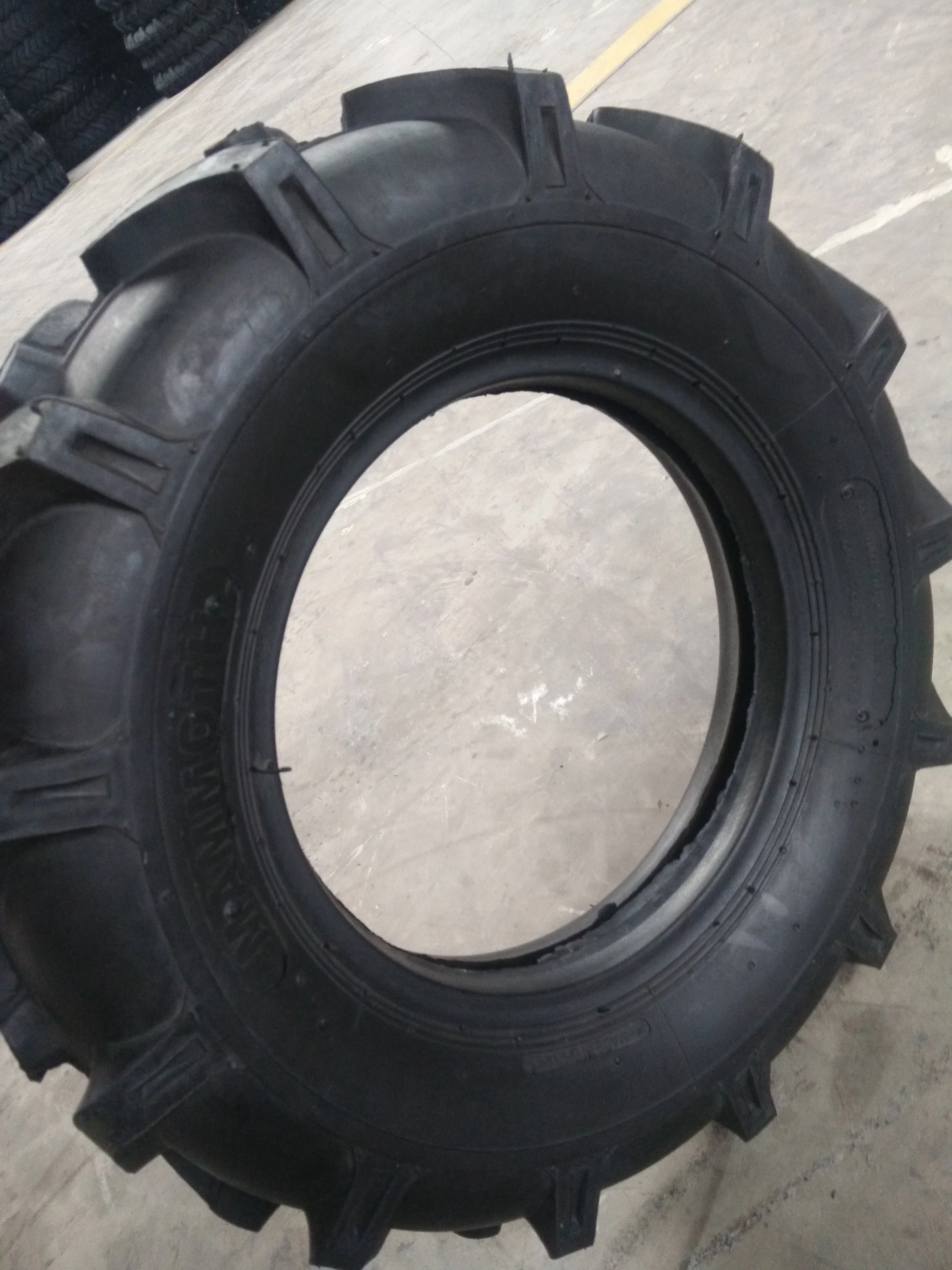 600-12 6.00-14 R1 Tt Tube Tyre for Reliable Tractor Use