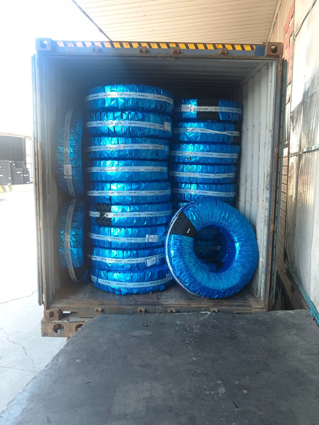 China Factory Wholesale TBR Tyre Price 315 80r22.5 385 65r22 5 13r22.5 295/80r22.5 11r22.5 11r24.5 Mining Neumatico Linglong Llantas Truck and Bus Radial Tires