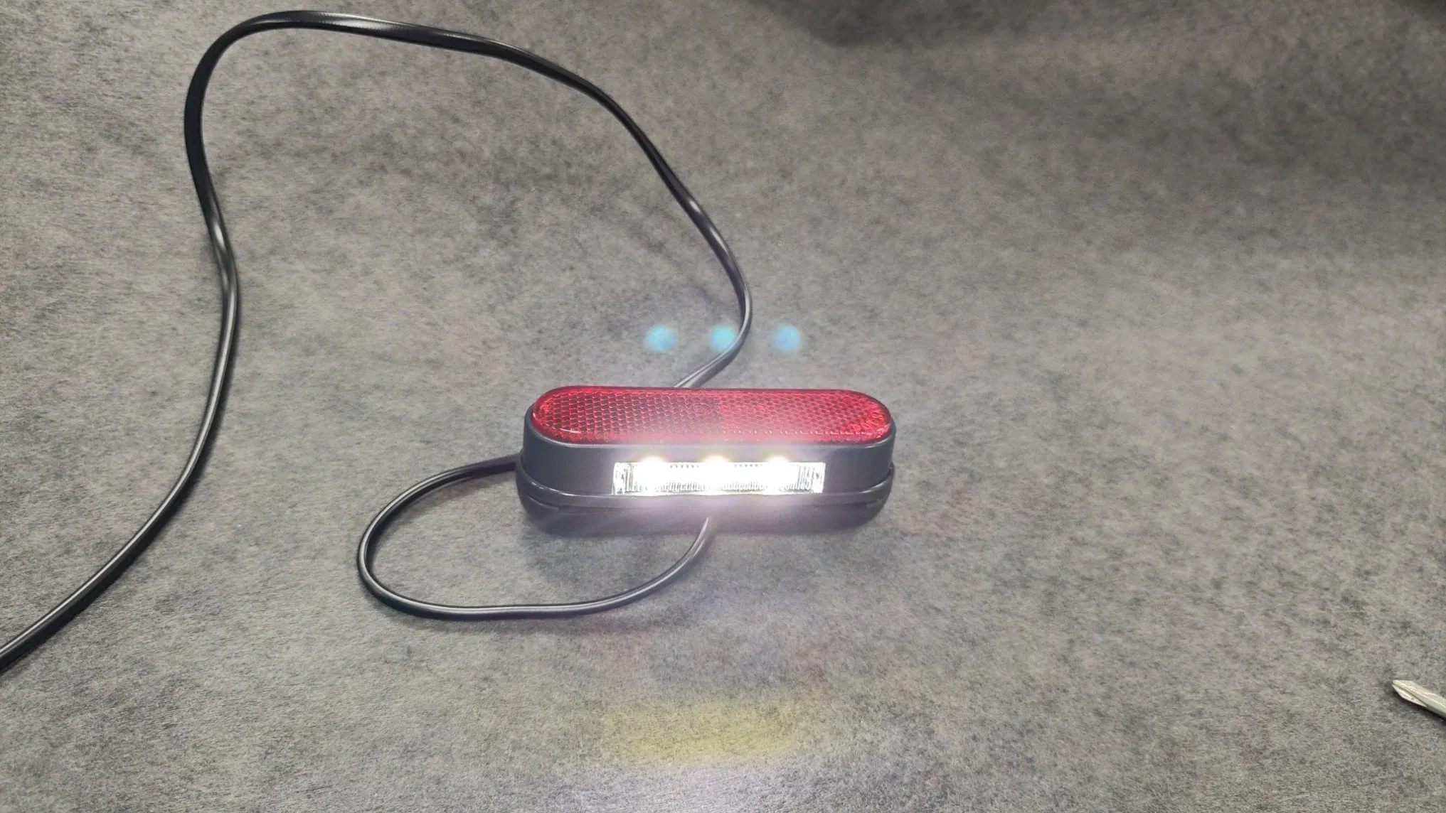 Светодиодный фонарь заднего номерного знака LM412