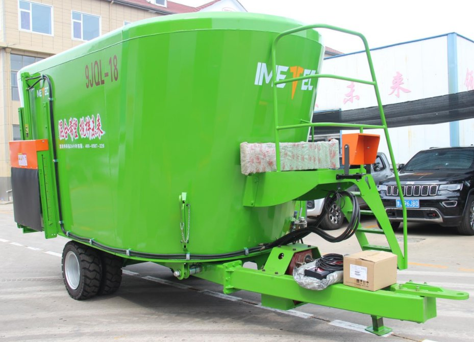 Вертикальный кормосмеситель TMR 3-60 м³ для ферм