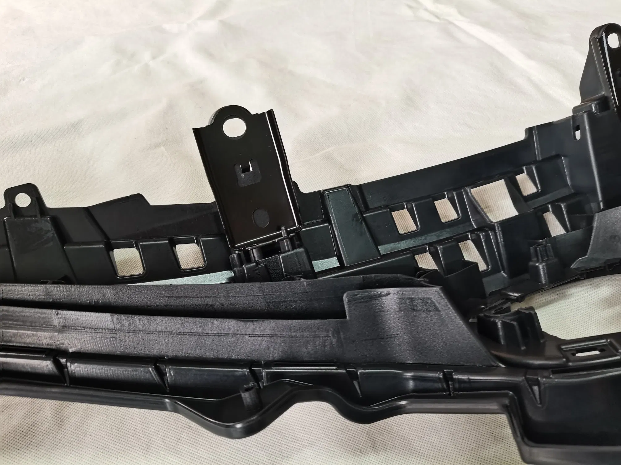 Tyj High-Quality Wholesale Auto Spare Parts Car Accessorie Front Grille Se for Toyota Camry 2021 USA Se / Xse