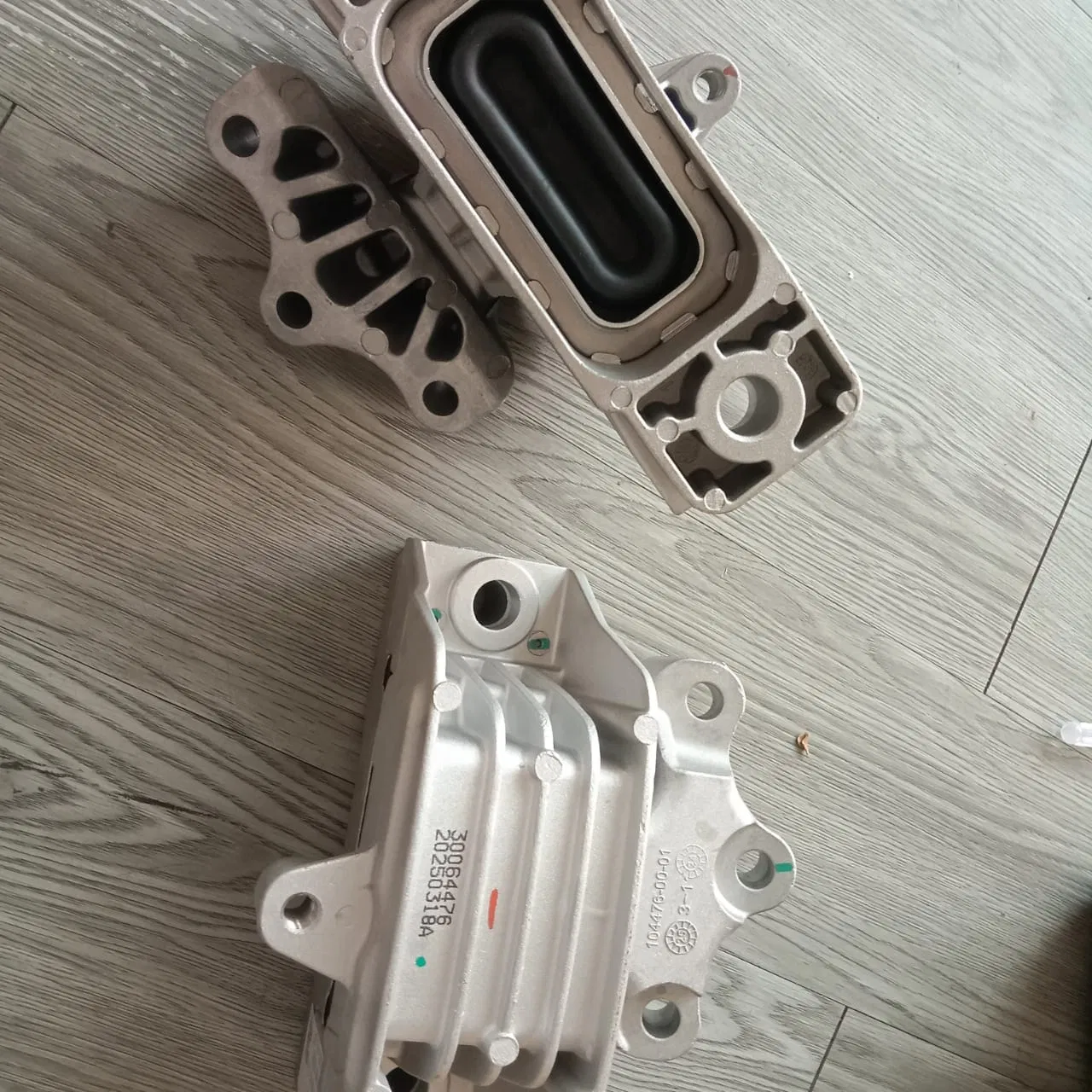 Правая опора двигателя для MG RX5 OEM 30064476