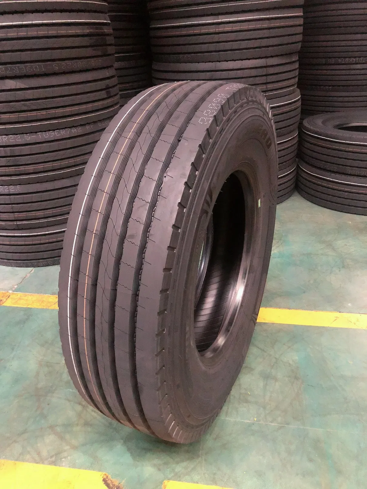China Factory Wholesale TBR Tyre Price 315 80r22.5 385 65r22 5 13r22.5 295/80r22.5 11r22.5 11r24.5 Mining Neumatico Linglong Llantas Truck and Bus Radial Tires