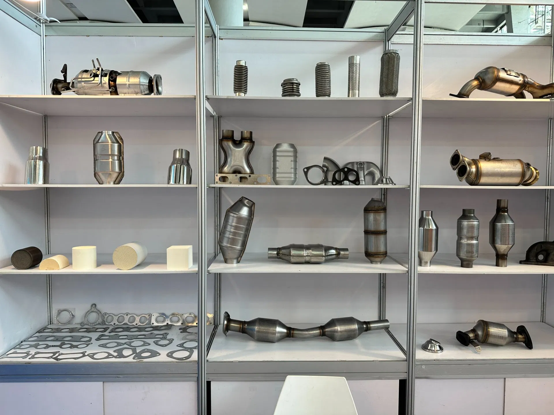 Катализатор выхлопной системы с глушителем и гибкой трубой