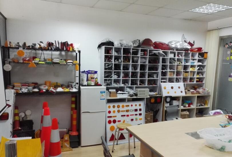 Светодиодный фонарь номерного знака 24V LM-401 для мотоцикла