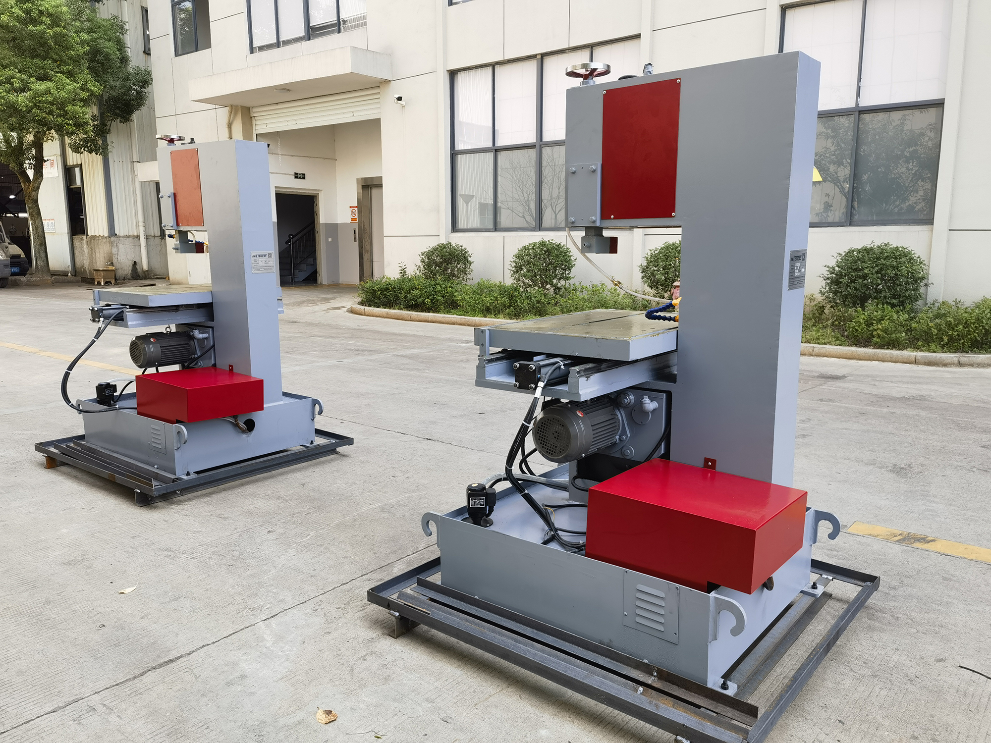 ANTISHCNC G5180 Вертикальная ленточная пила стальная металлическая Торцевая пила гидравлическая Автоматическая ленточная пила  

Исправленный вариант:  

**Вертикальная ленточная пила ANTISHCNC G5180, стальная, гидравлическая, автоматическая**