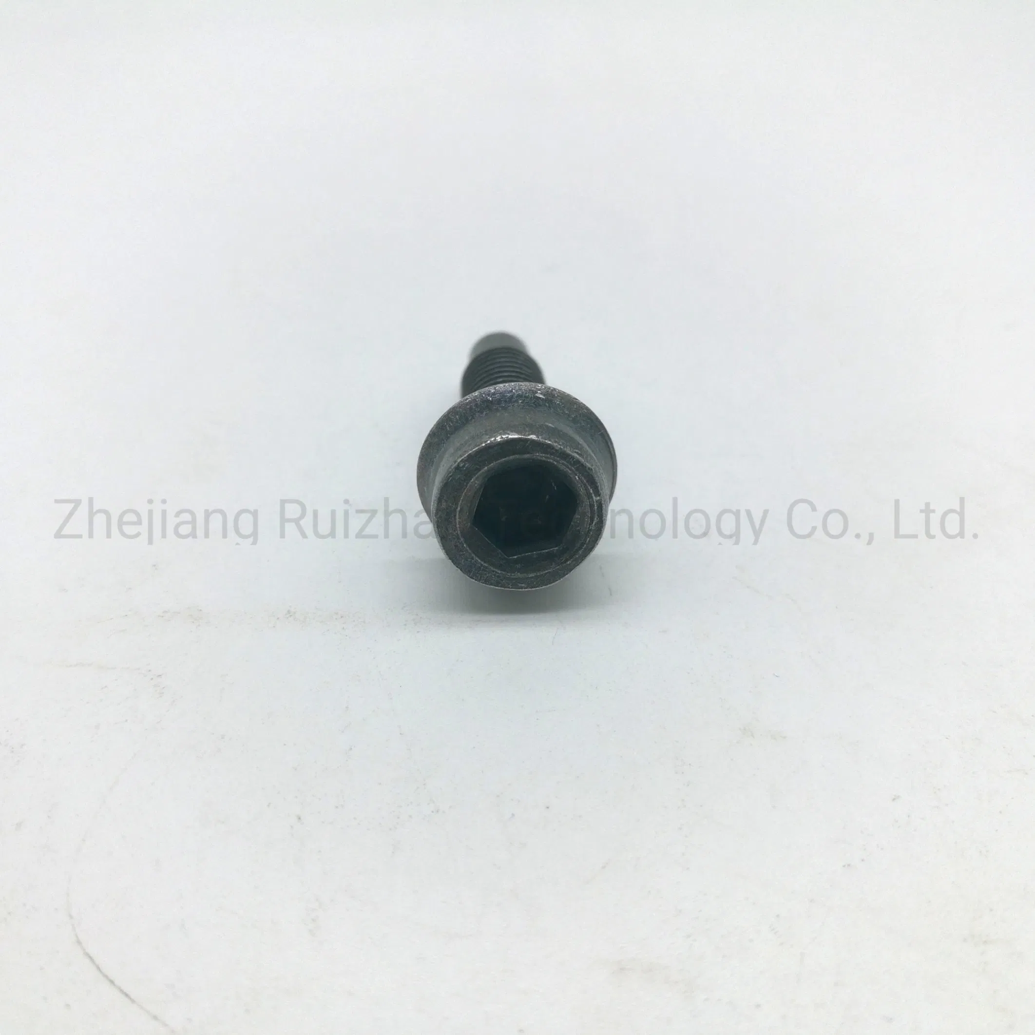 Винт с потайной головкой и буртиком