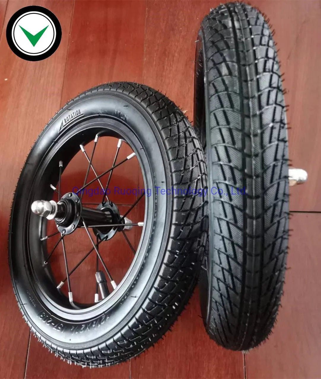 Велосипедная камерная покрышка с ободом и спицами