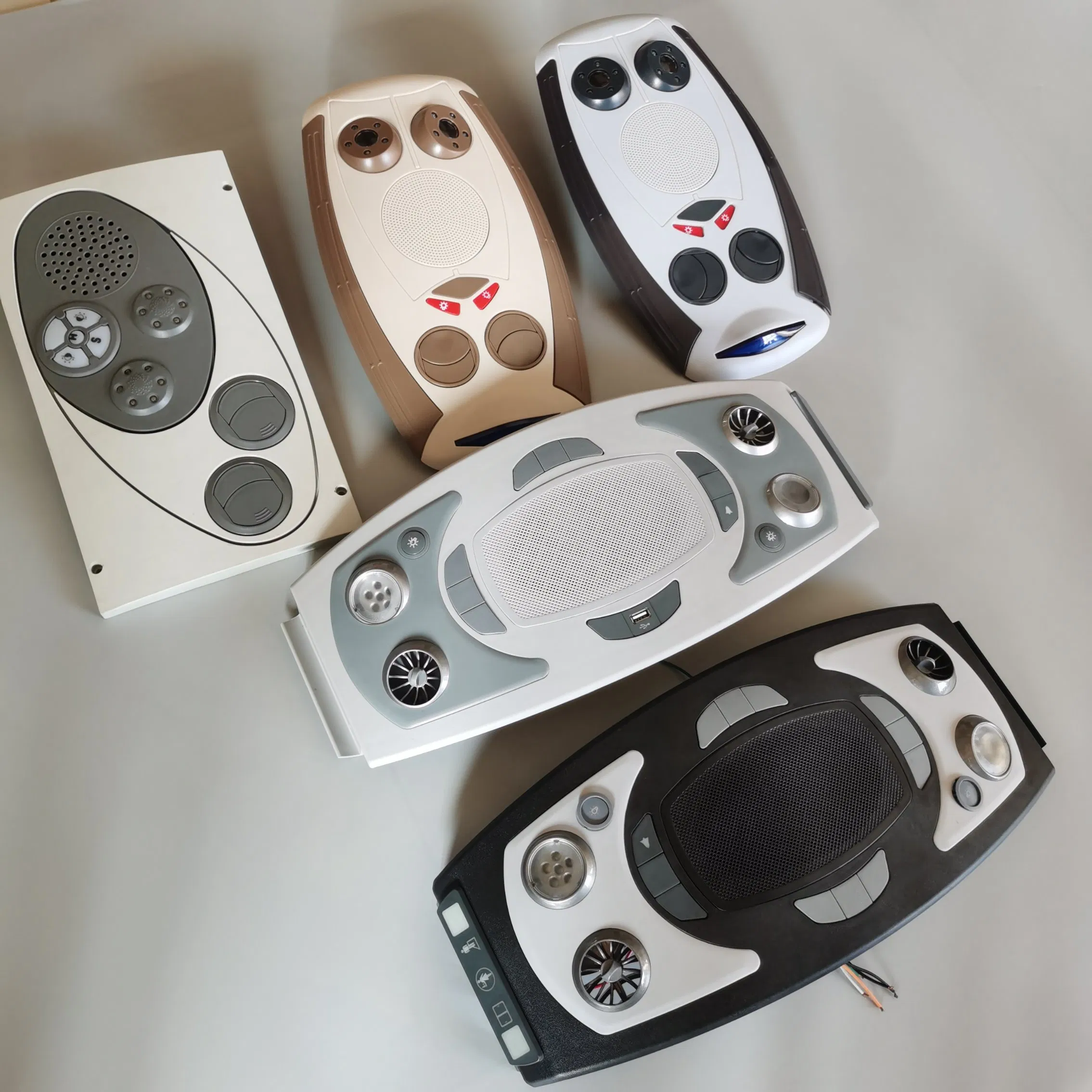 Светильник для автобуса с вентиляцией и LED-подсветкой