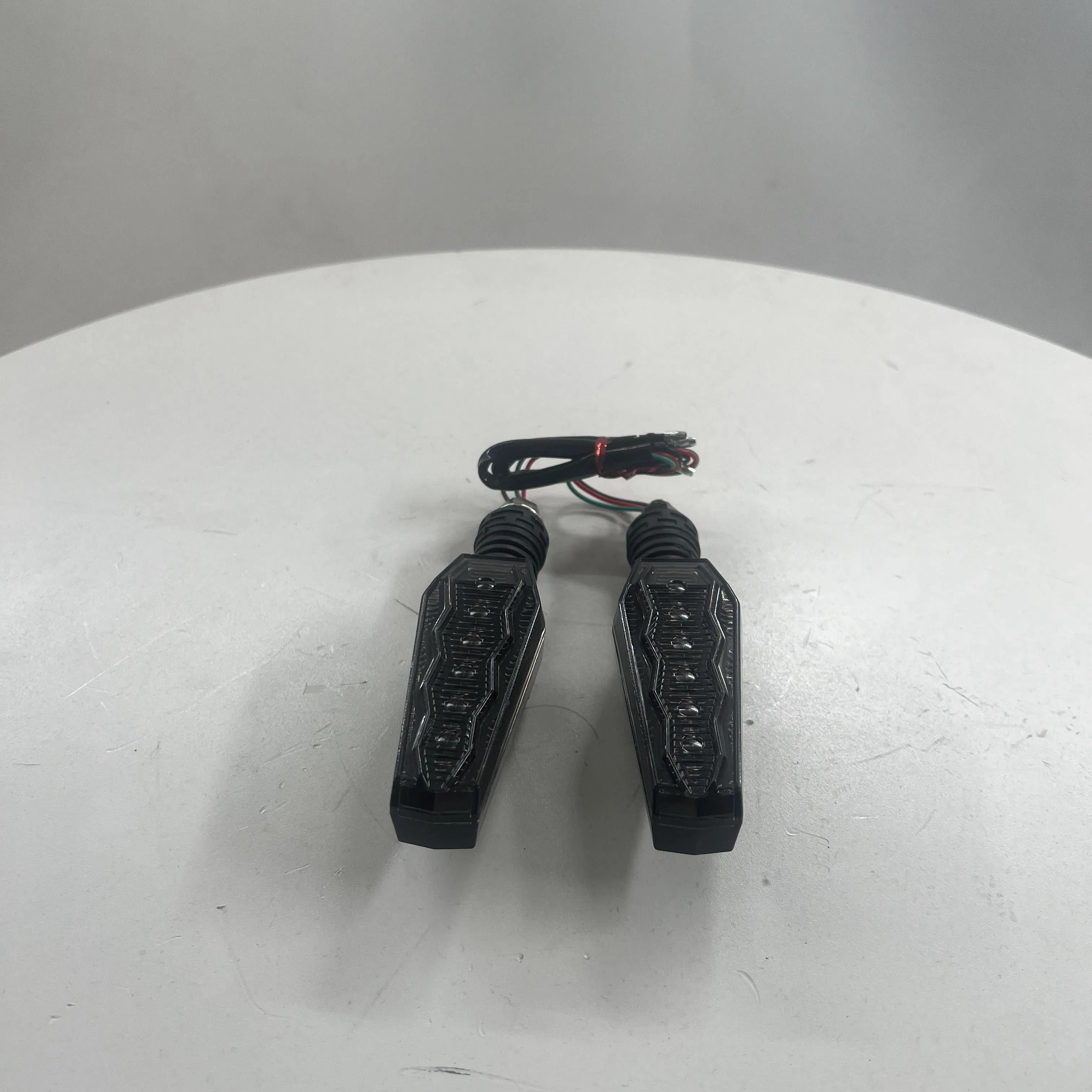 Светодиодный поворотник 2xo-153 R для мотоциклов и трициклов