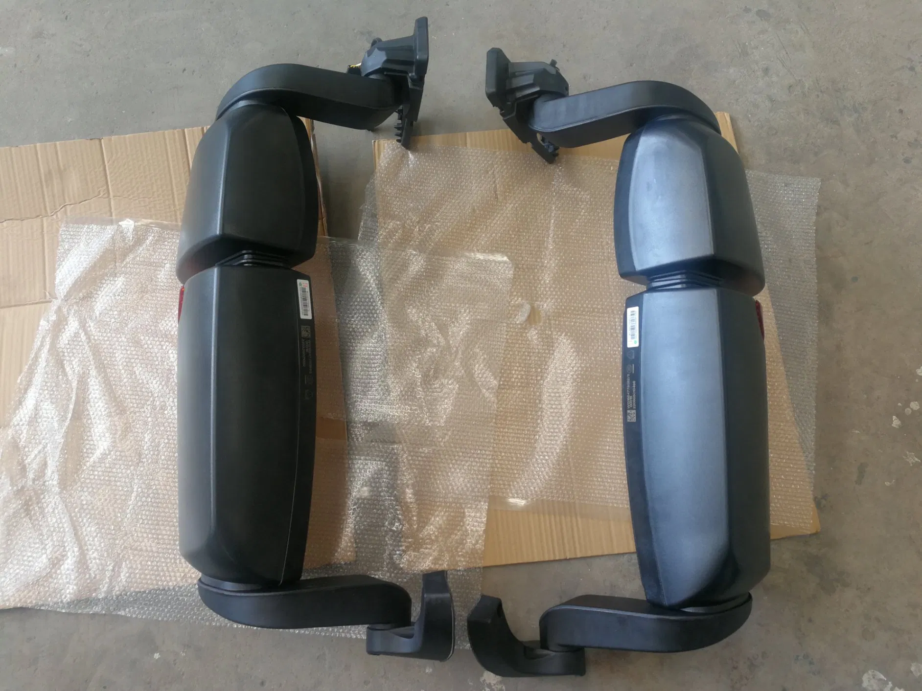 Wg1664778081 Sinotruk HOWO T7h Left Rearview Mirror Assembly