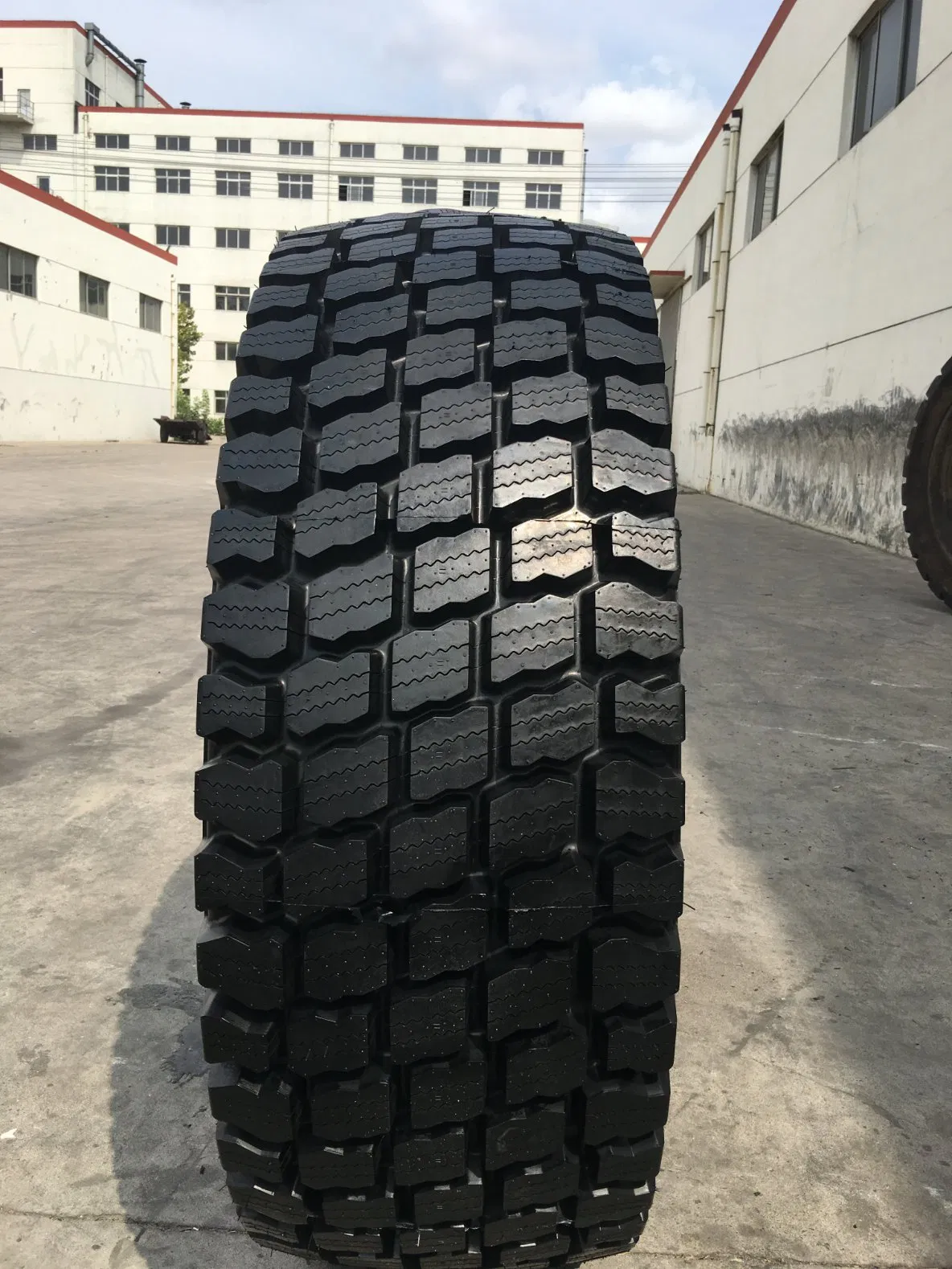 OTR off The Road Radial Tyres for Dozers Loaders Graders Dumper Trucks