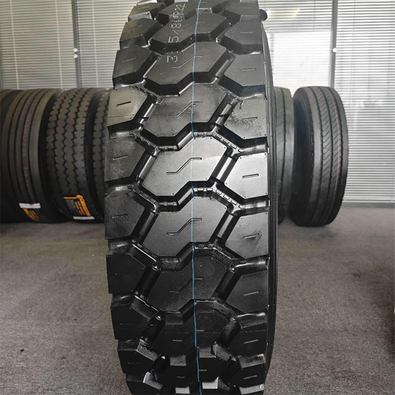 Durable 315/80r22.5 Desert Truck Tire for Extreme Conditions
