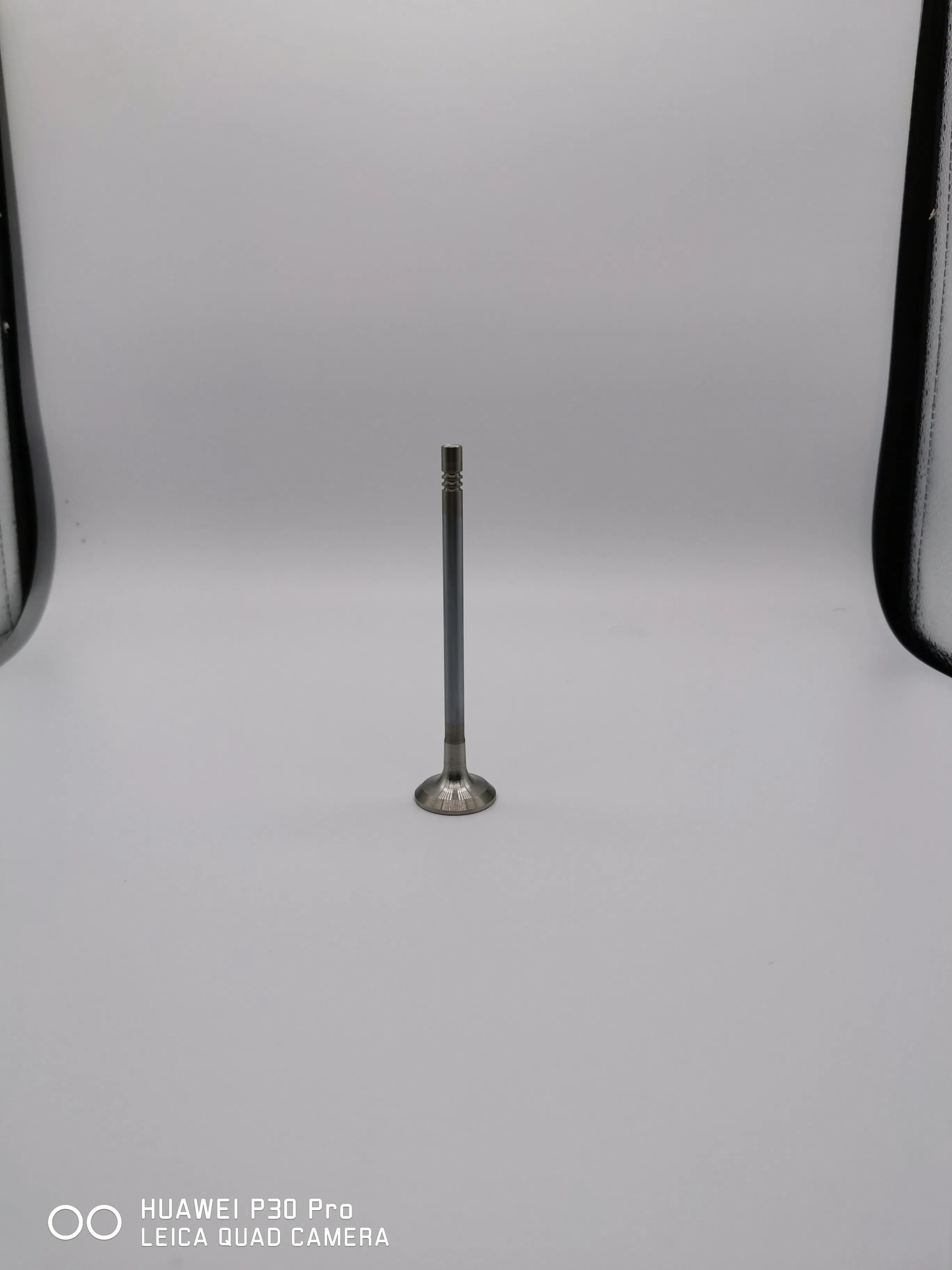 Впускной и выпускной клапан двигателя Mercedes M270 M274