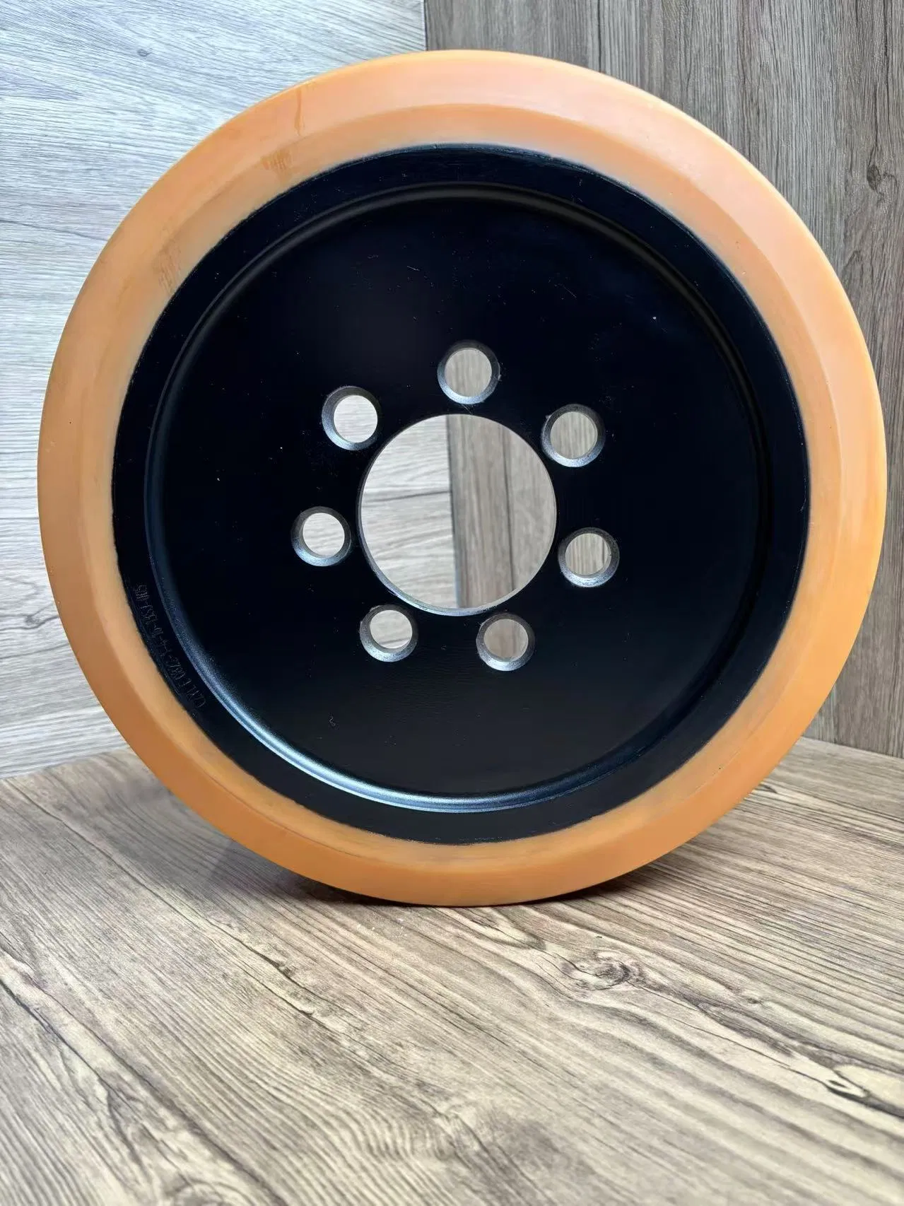 Колесо полиуретановое для погрузчика 305мм, грузоподъемное