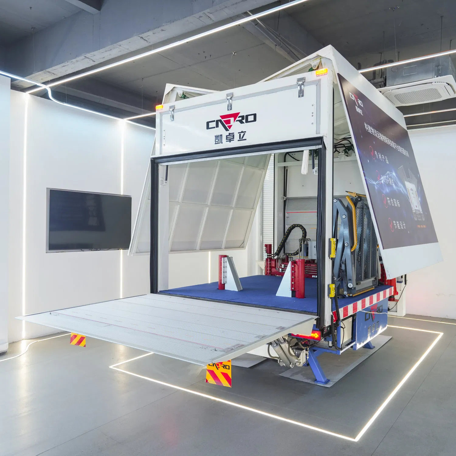 2t Tail Lifting Plate Designed for Cargo Trucks Loading Unloading Steel Hydraulic