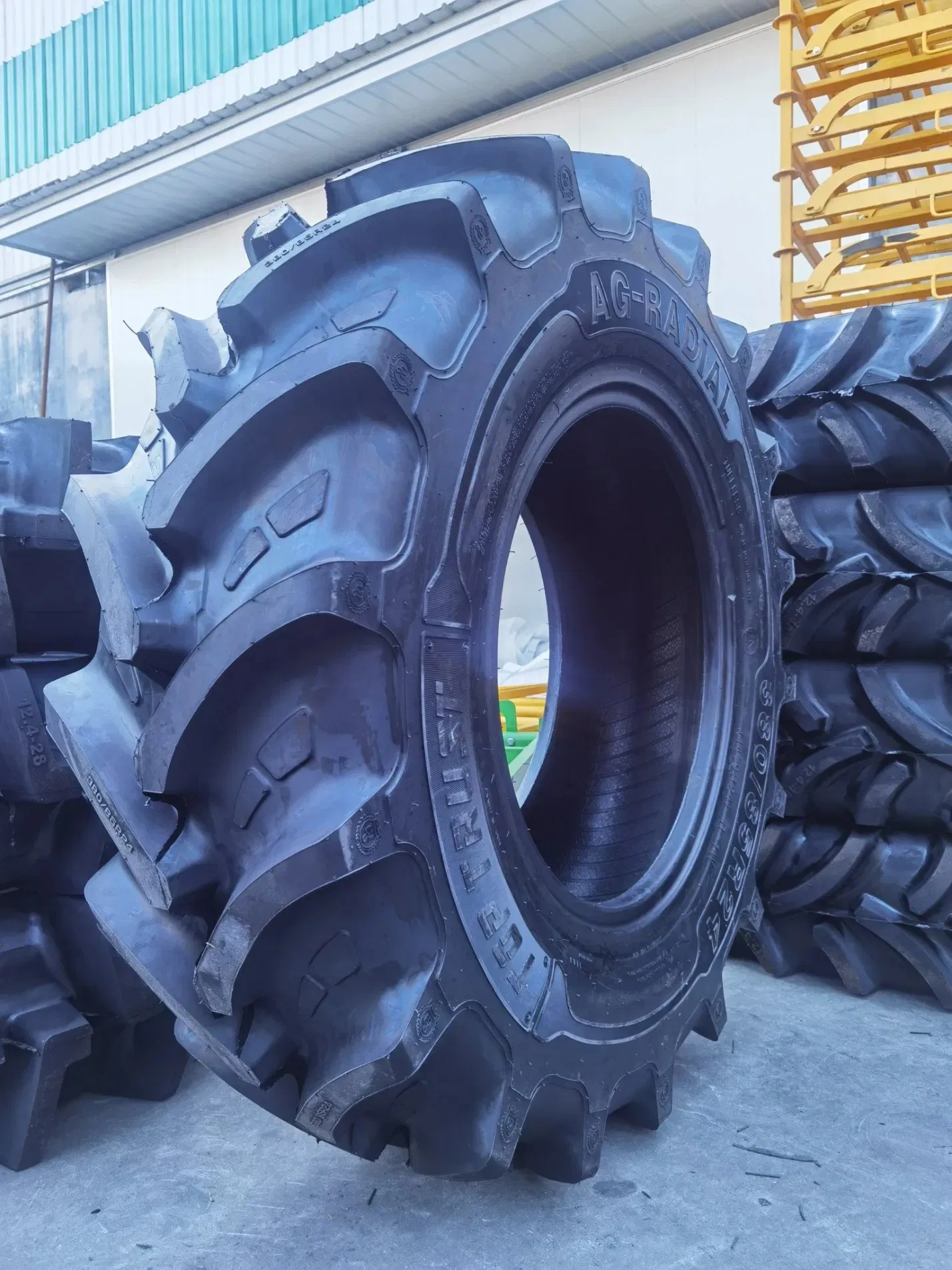 Linglong Crosswind Leao Atlas Radial Agricultural Tires 320/85r32 340/85r36 380/85r30 420/85r24 420/85r28 460/85r30 520/85r38 R1 480/80r46 520/85r46 710/70r38