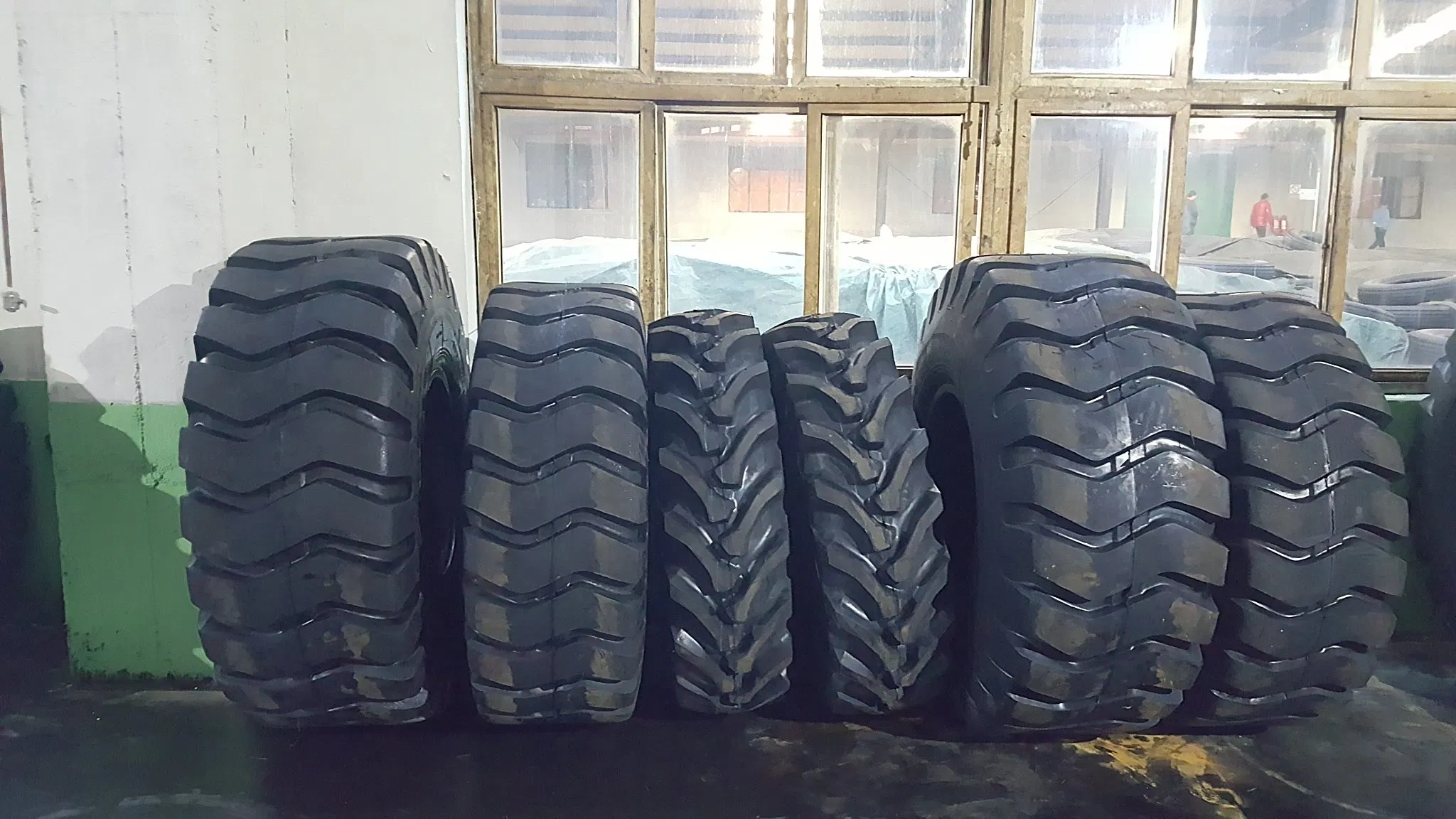 Top-Quality 20.5/70-16 off-The-Road Tyre with Fast 15-Day Delivery