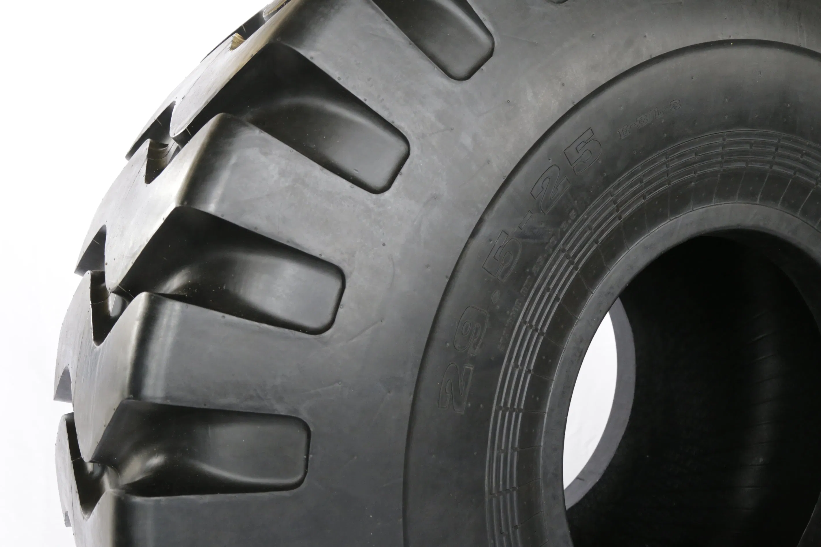 Everwell High Wear Resistance Bias Tyre 20.5-25, 23.5-25, 20.5-25, 26.5-25 E3l3 OTR Tyre