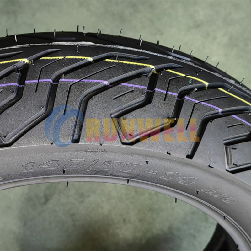 Шины для мотоциклов и скутеров RUNWELL, бескамерные