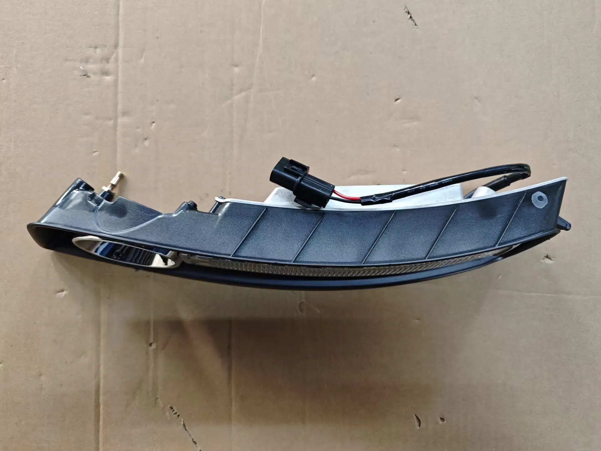 Указатель поворота Luxgen 26135SU100