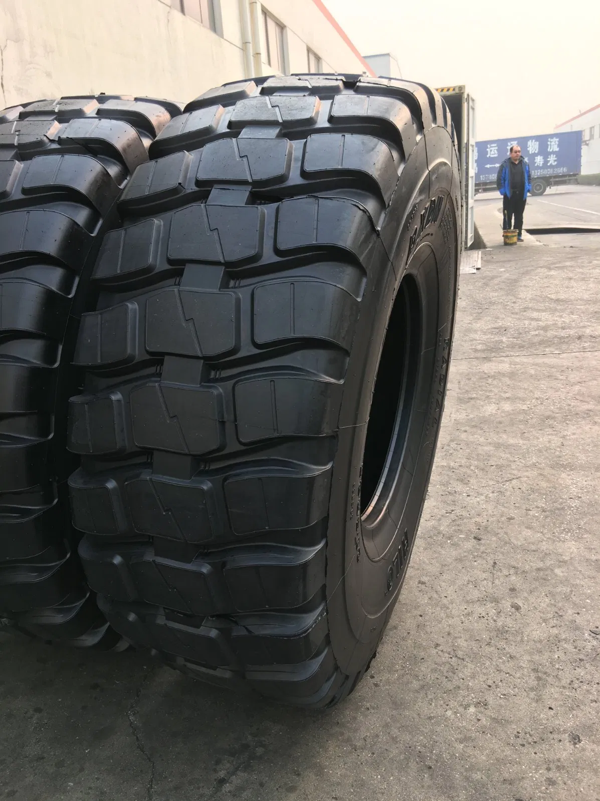 OTR off The Road Radial Tyres for Dozers Loaders Graders Dumper Trucks