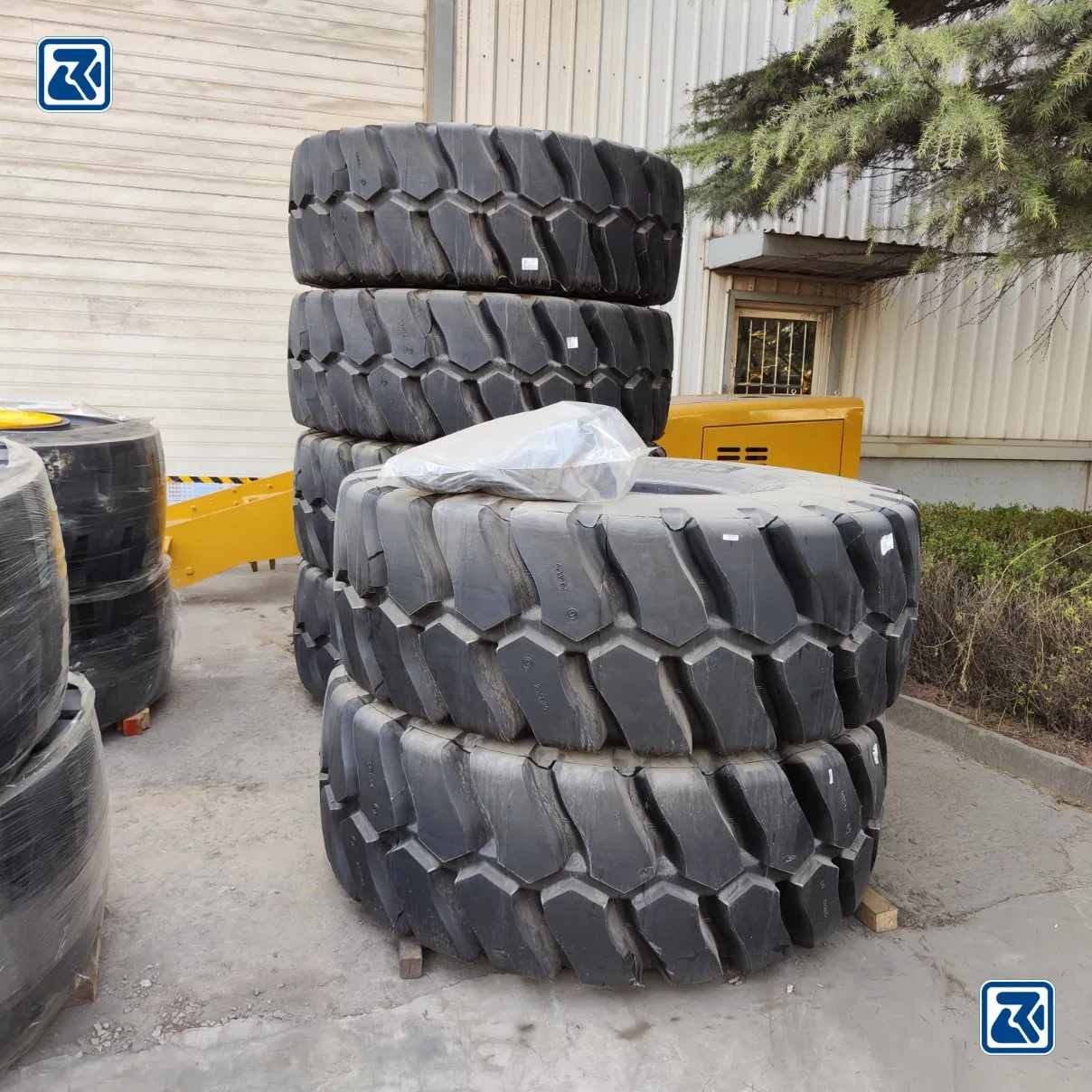 Chinese Solid Tyre 23.5-25 17.5-25 26.5-25 Truck and Machines Tires for Sale