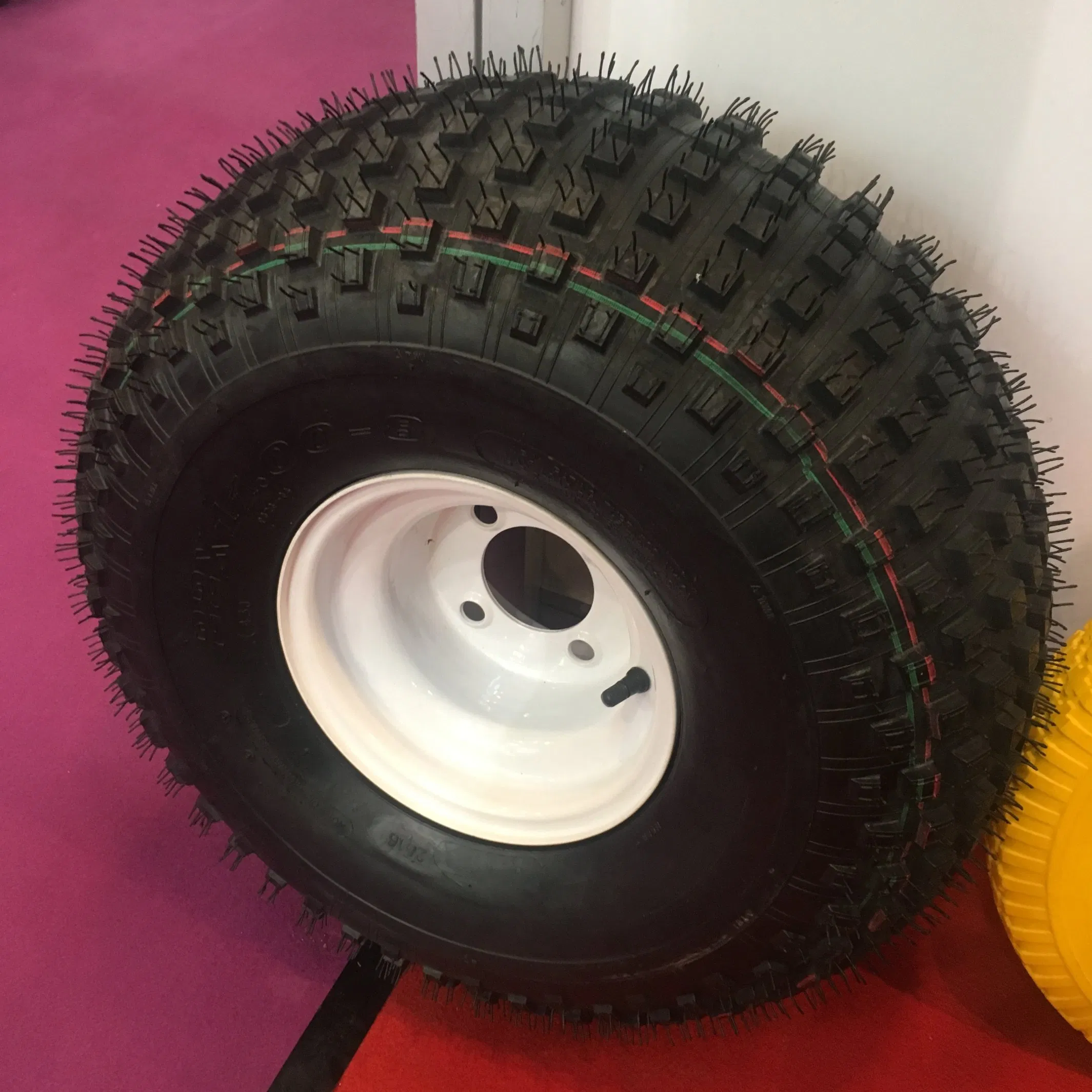 Maxtop High Quality Tubeless Turf Tyre with Many Sizes