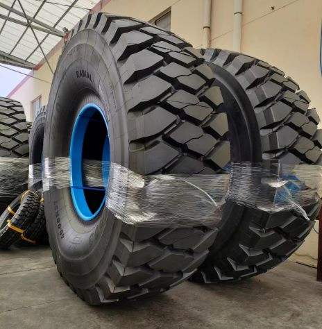 Mining Trucks Tyre New Pattern 13.00r25 14.00r24 14.00r24 14.00r24 Tread Depth 30mm Overall Diameter 1295mm Section Width 330mm OTR Tire