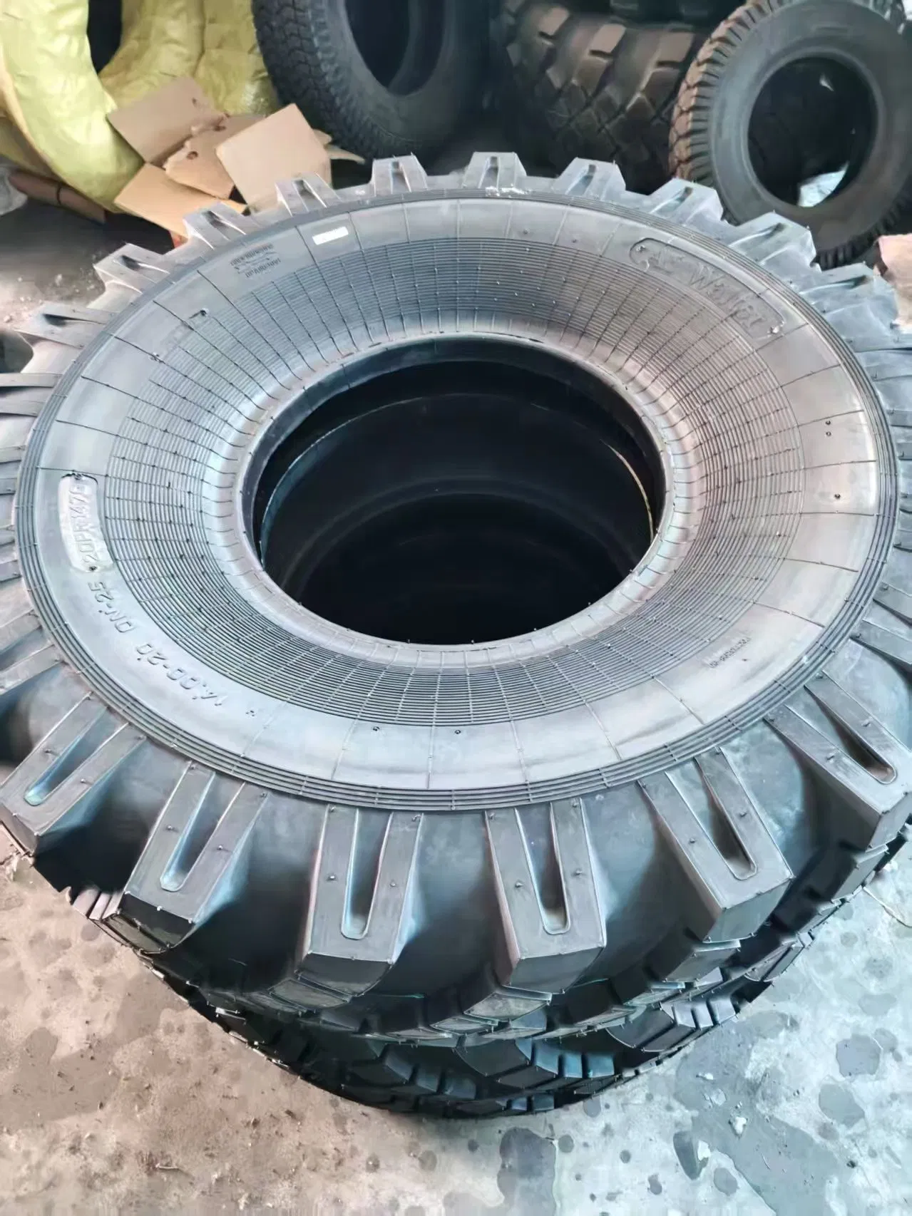 Шина 14.00-20 для пожарных машин, 20pr, б/у