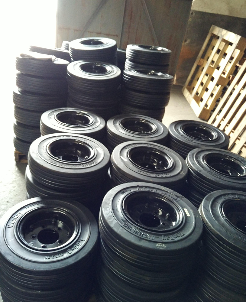 Wholesale Forklift Solid Tires 4.00-8 400X8 for Forklifts, Trailers, Tow Trucks Gse Wheels for Airport Equipment