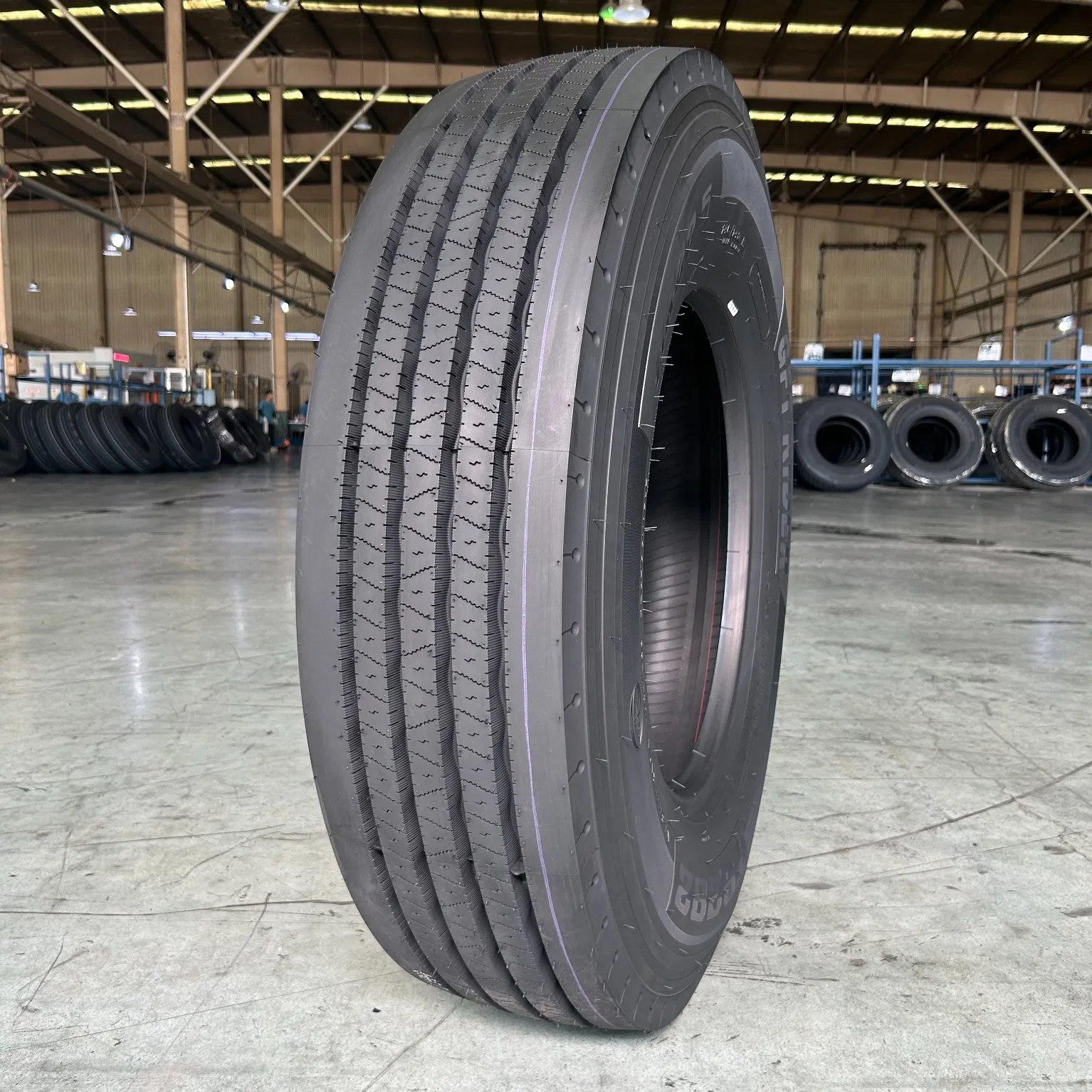 11r22.5 Long Haul Tyre for Regional Use with Superior Traction