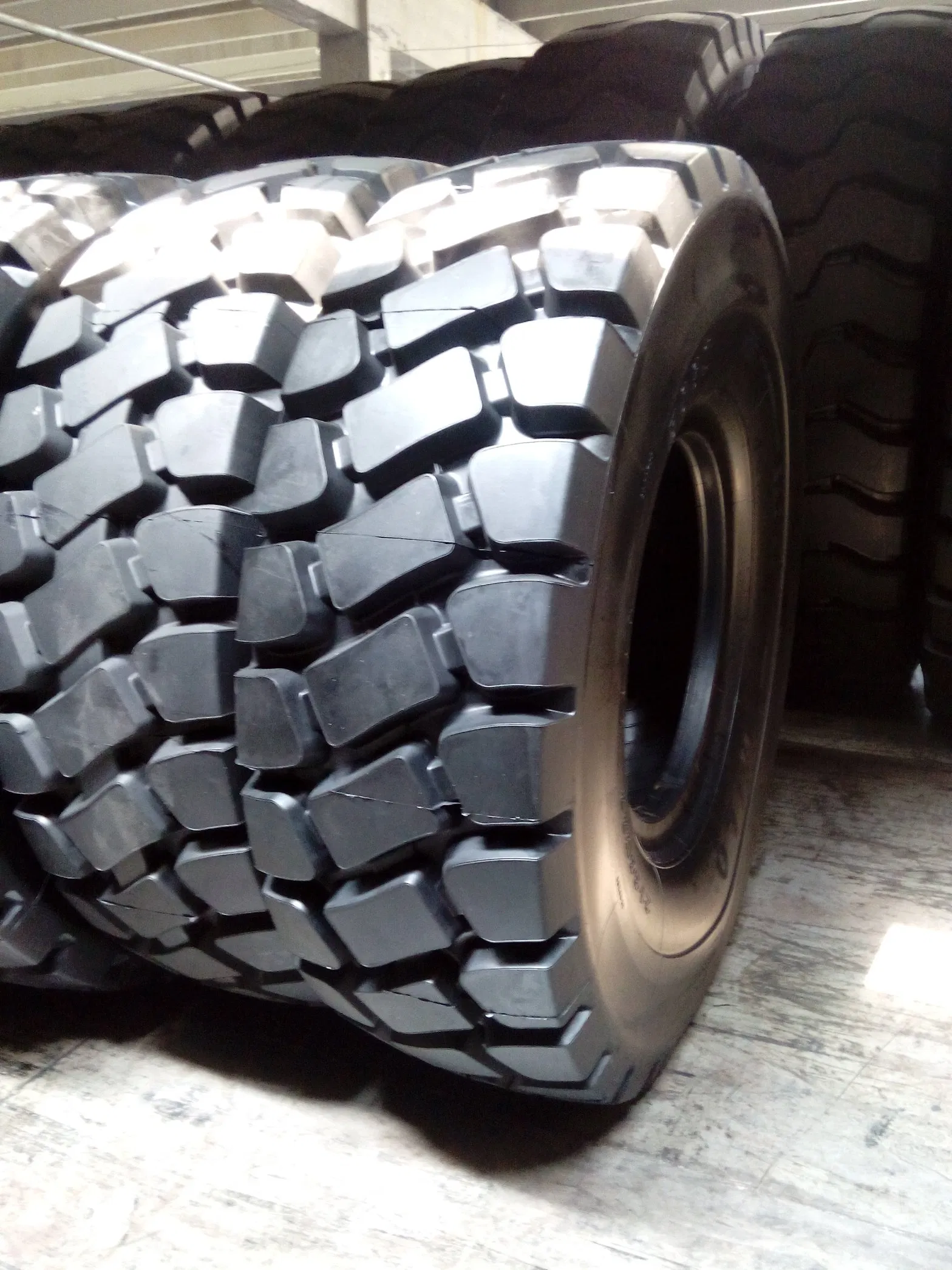 OTR off The Road Radial Tyres for Dozers Loaders Graders Dumper Trucks
