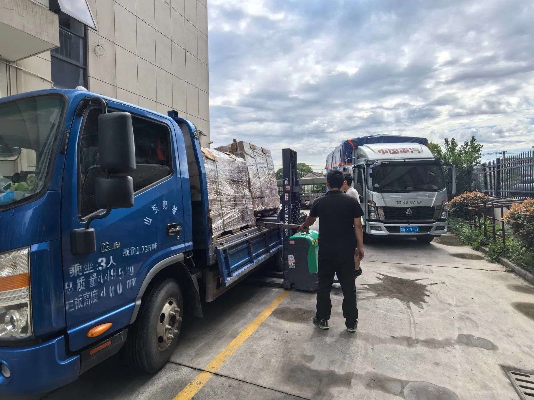 AIPSI Wholesale Auto Part Front Shock Absorber for Toyota 48520-09A71