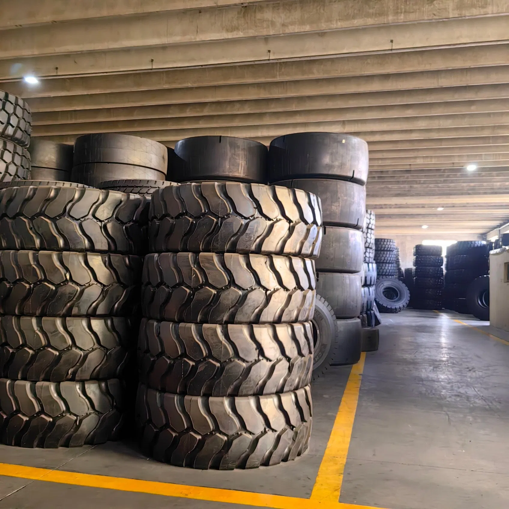 Giant Mine Tire L5 35/65r33 45/65r45 45/65-45 OTR Loader Tyre 40.00r57 Price
