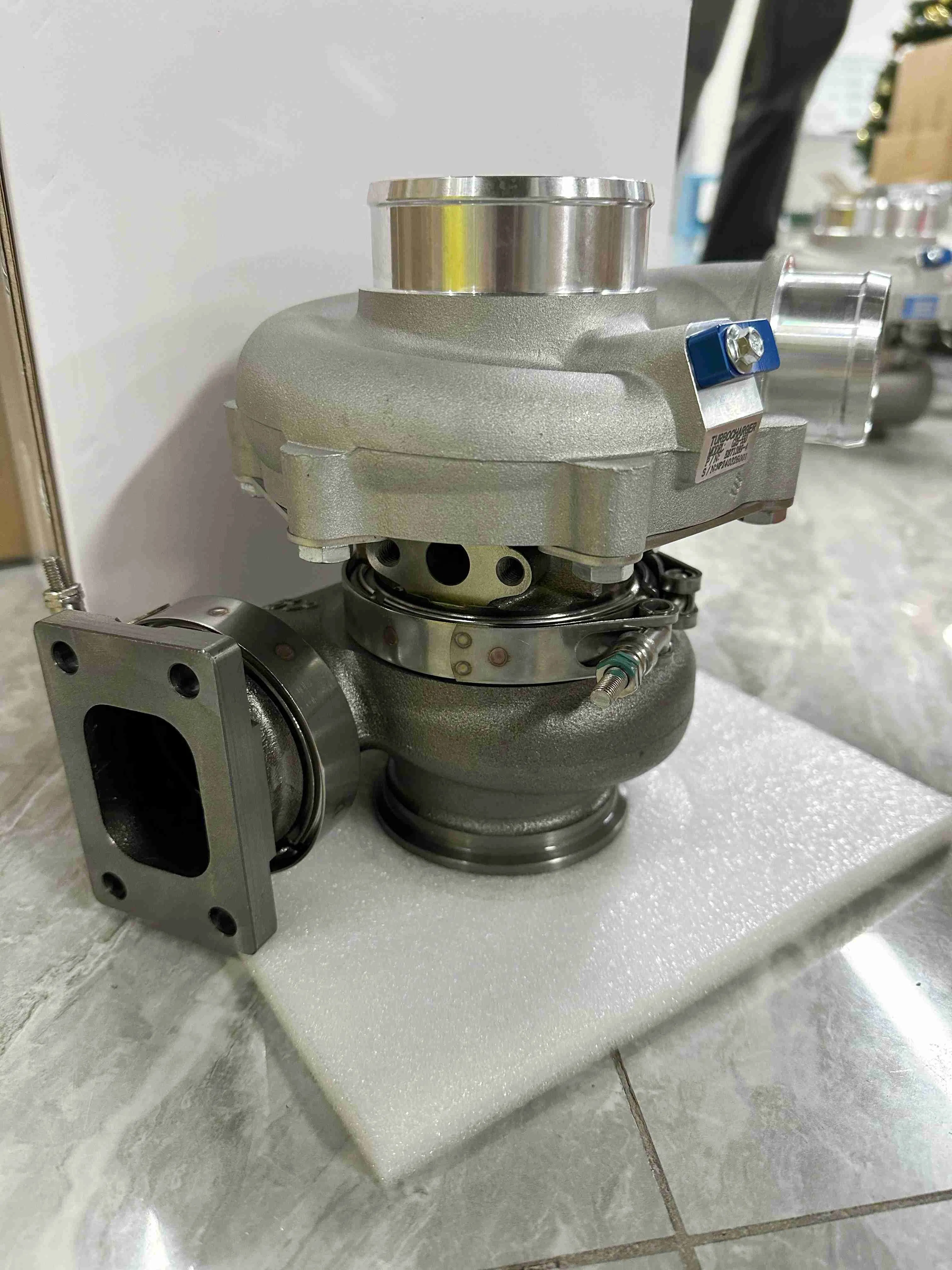 Турбокомпрессор G25-550 с корпусом турбины T3 V-Band