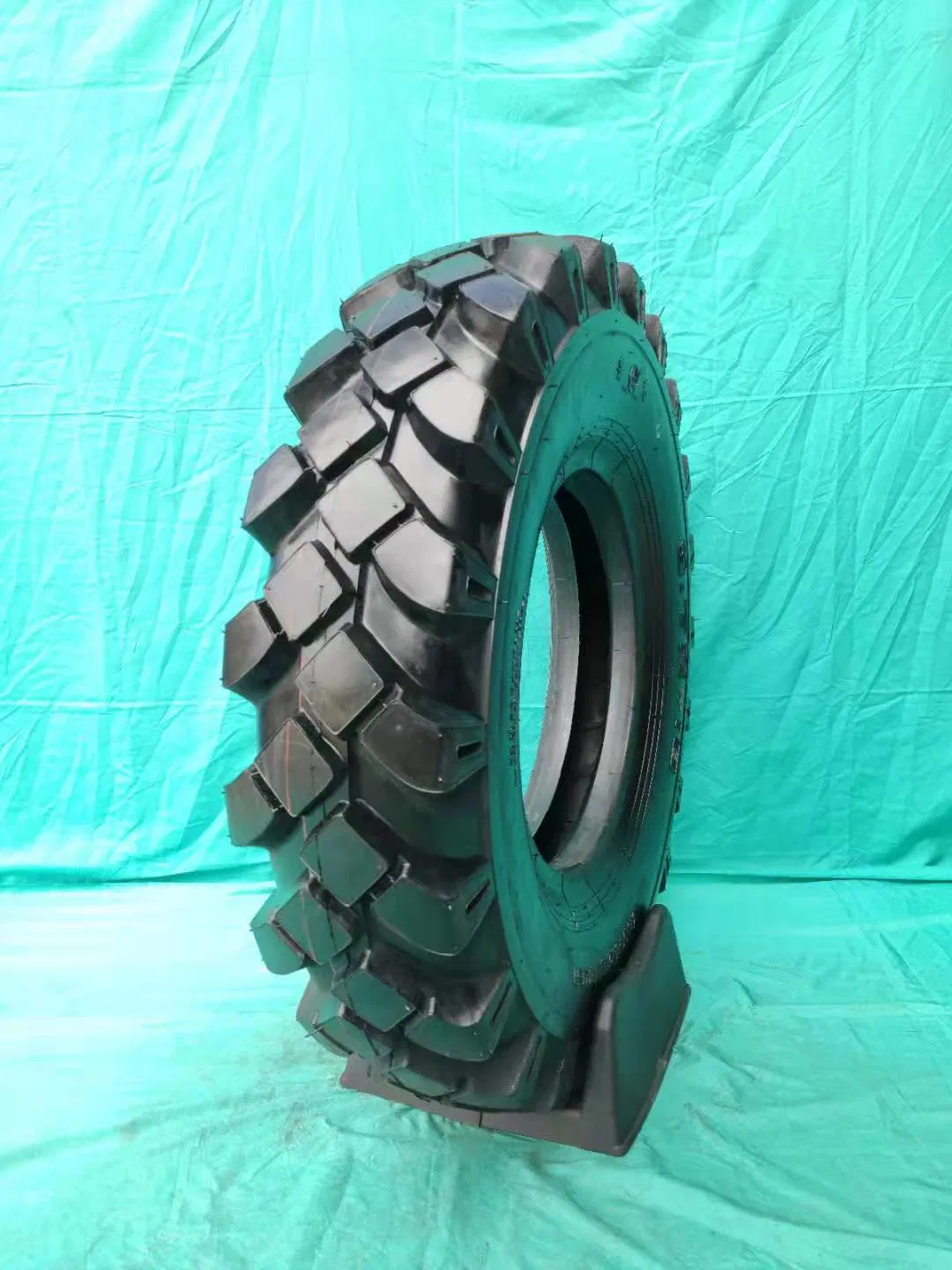 Шина 16.9-28-14 TL TI200 для экскаватора-погрузчика