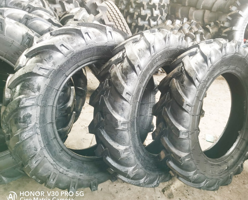 Шина сельскохозяйственная диагонально-опоясанная для трактора