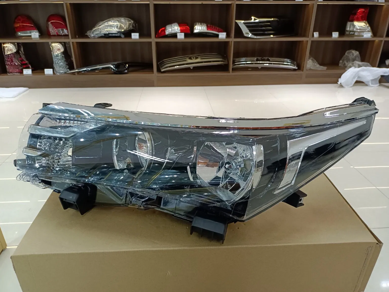 Фара головного света для Toyota Corolla 2014 (Ближний/Дальний)