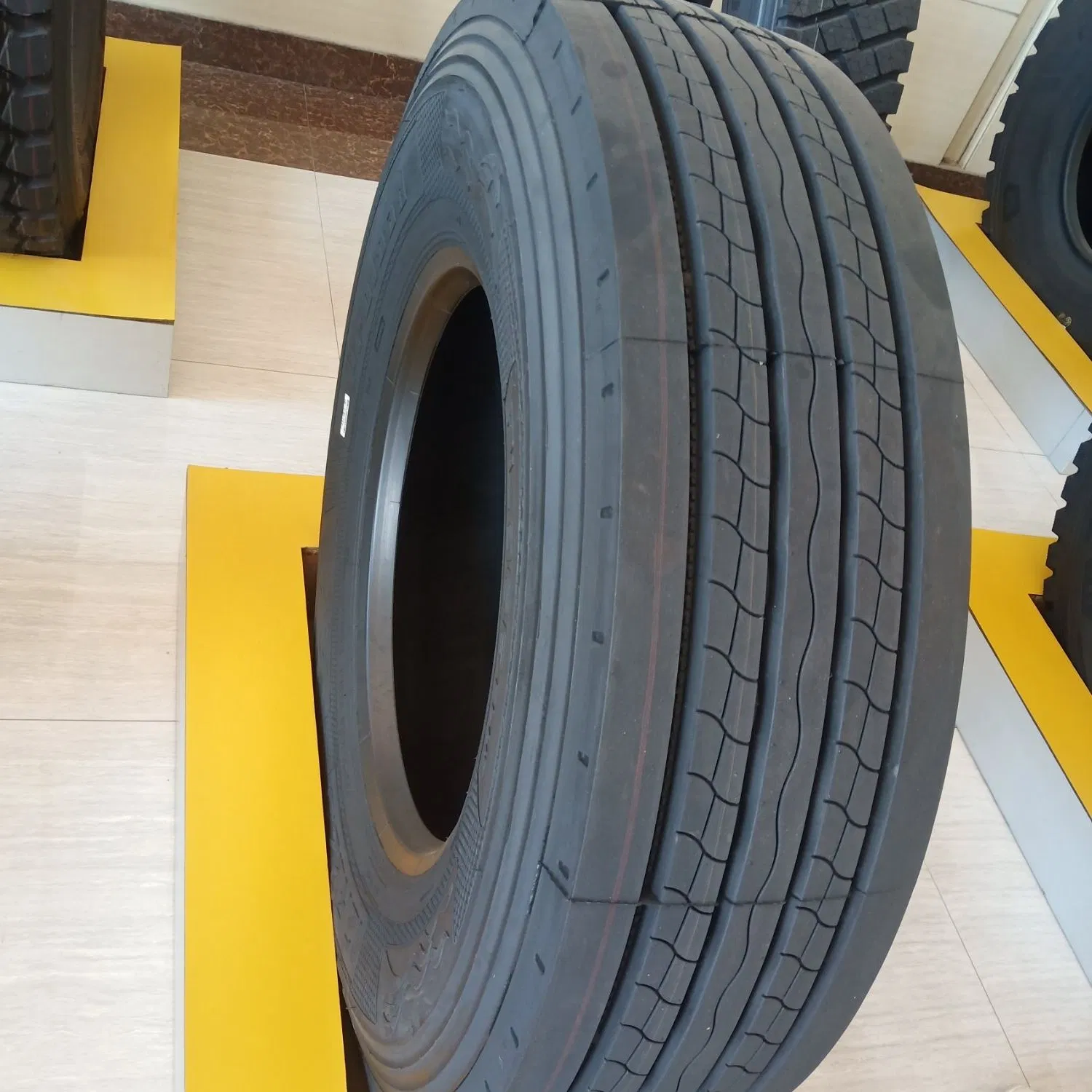 Factory Price Truck Tyre Radial Tire11r22.5 Inner Tube Trailer Wear Resistance Super Mileage Bus OTR 11.00r20 Double Coin Rubber Wheel Truck Tires