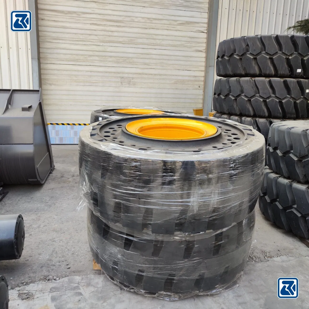 Chinese Solid Tyre 23.5-25 17.5-25 26.5-25 Truck and Machines Tires for Sale