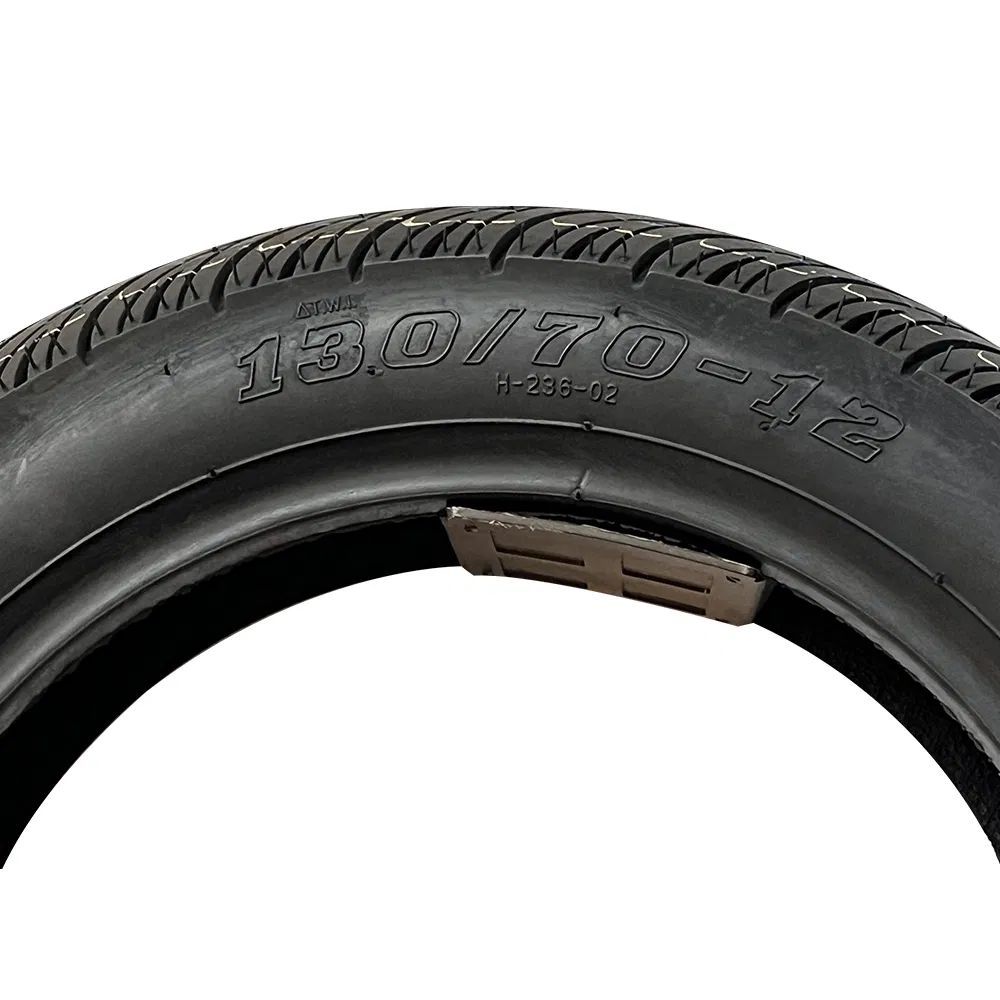 Шина мотоциклетная бескамерная 130/70-12