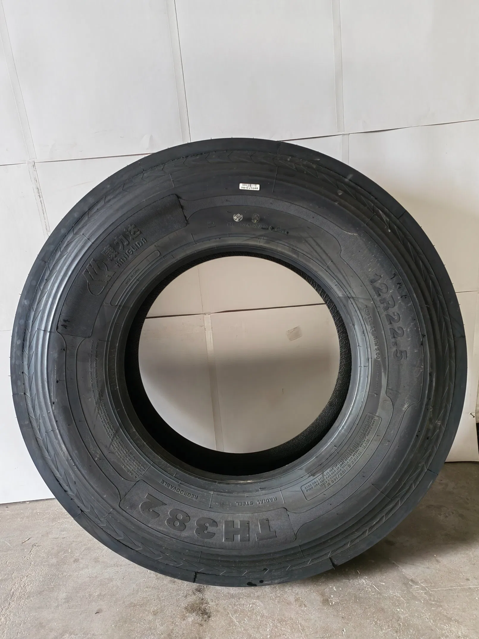 Грузовая шина 12R22.5 стальная радиальная 18PR