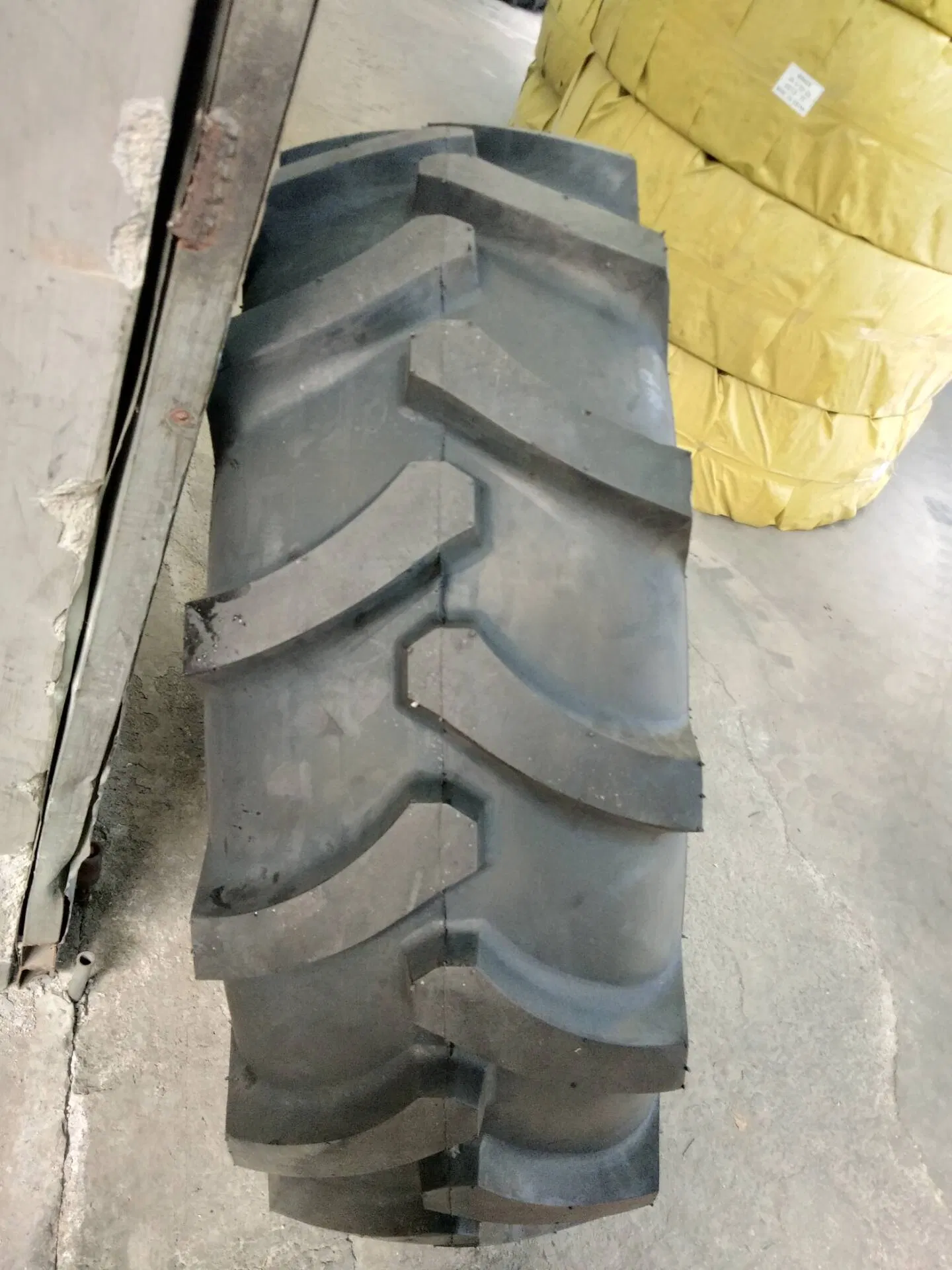 23.1-26 20.8-38 Wholesale Cheap Price Chinese Industrial Nylon Bias Agriculture Tractor Tires