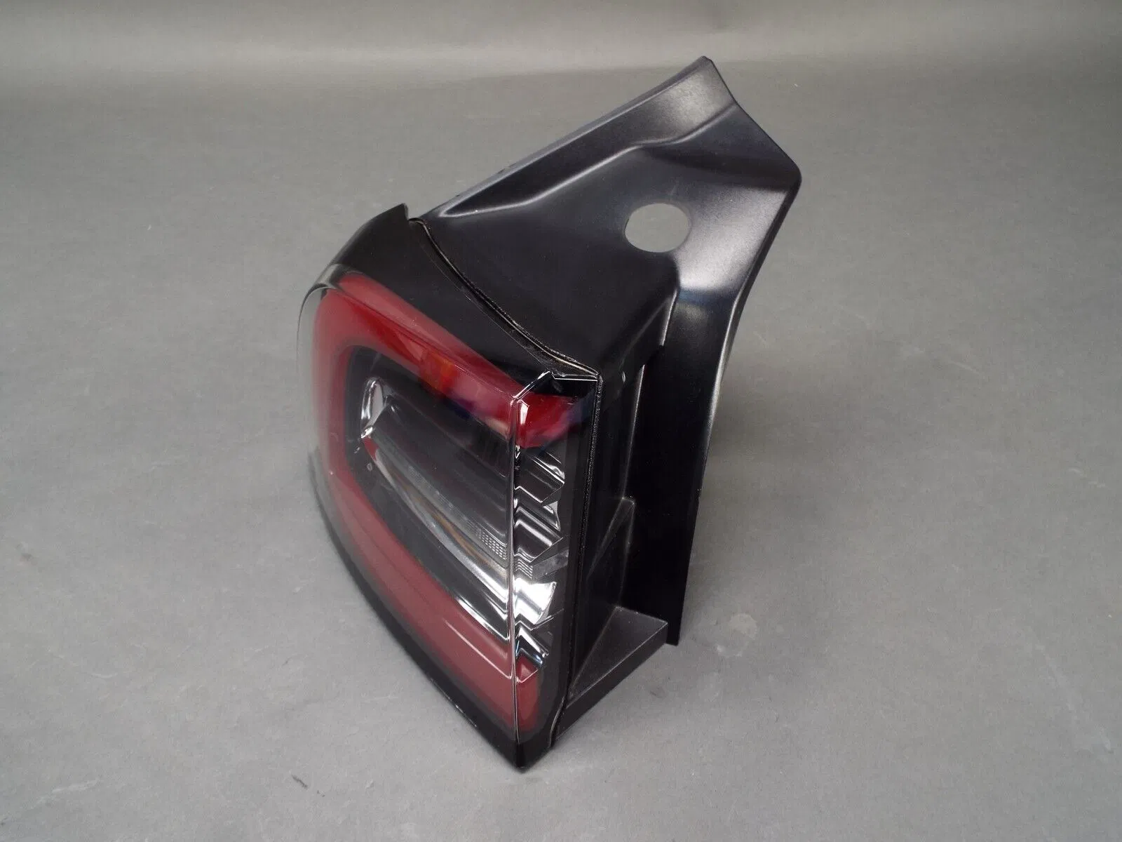 Фонарь задний Tesla Model 3 2017-2020 (правый)