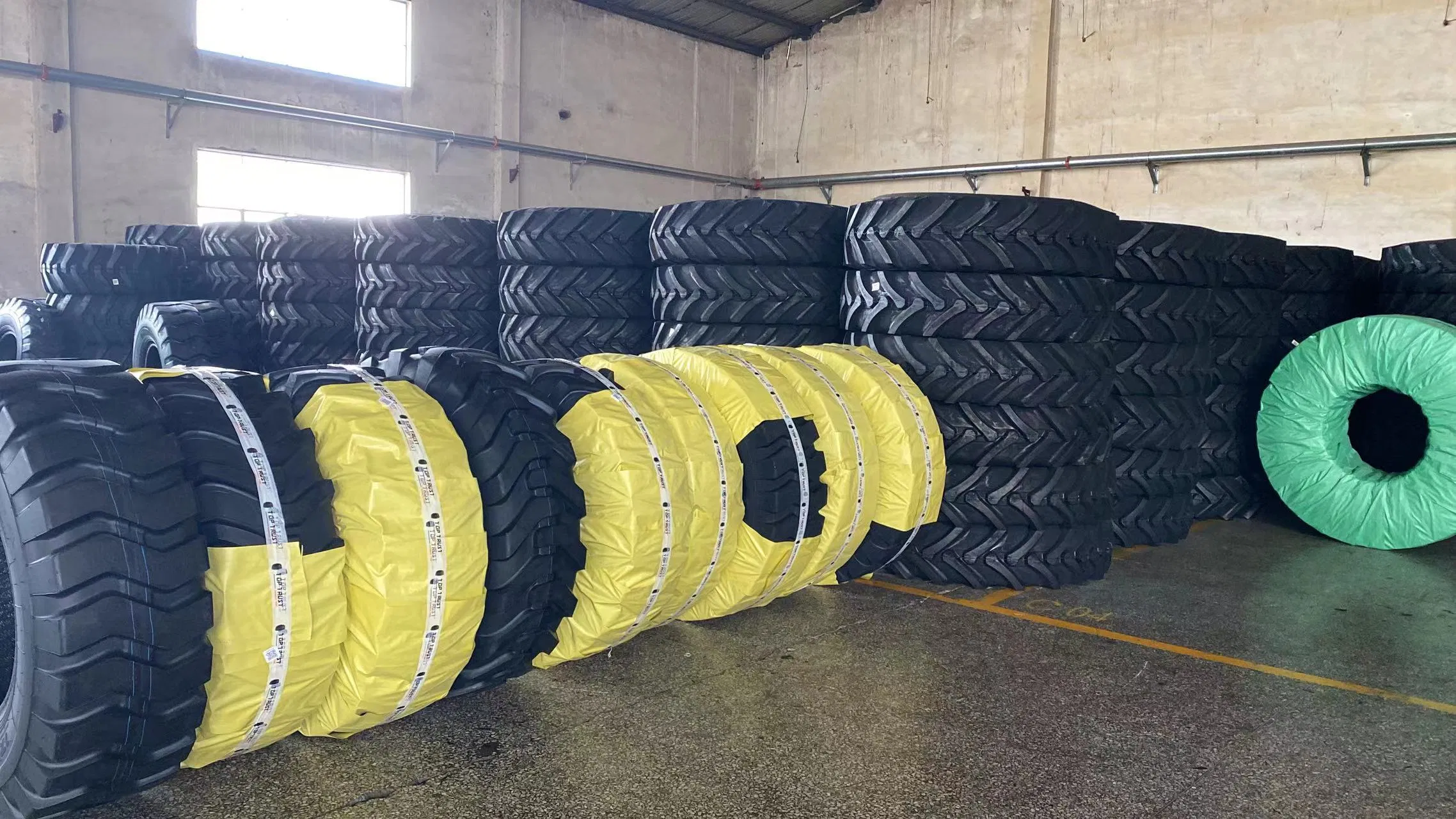 Agricultural Tires 12.4-28 23.1-26 23.1-30 14.9-28 16.9-28 19.5L-24 R1 Sks1 Sks2 Sks5 14.9-26 28.1-26 Bias Light Truck 750-16 700-16 Industrial 10-16.5 12-16.5
