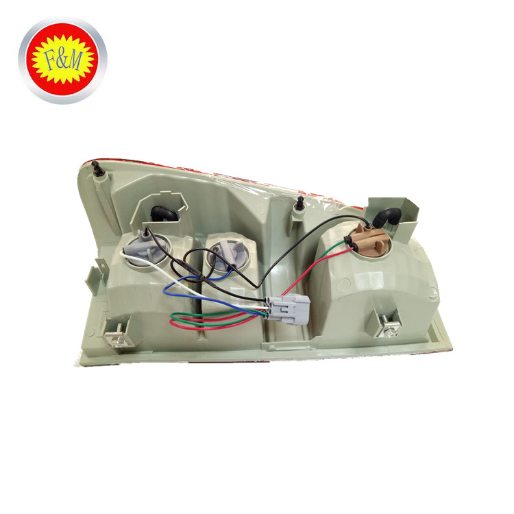 Auto Car Rear Lamp 81561-0K160 for Hilux