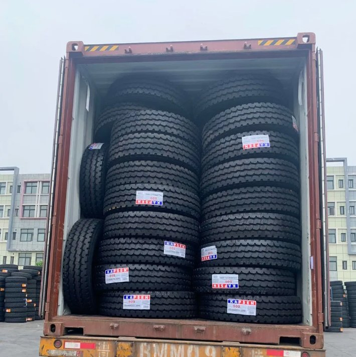 All-Weather All-Position Truck Tire with Mixed Tread Pattern, Designed to Handle Various Weather and Road Conditions.